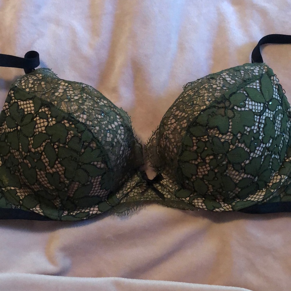 Green crystal lace bra Victoria’s Secret 32A